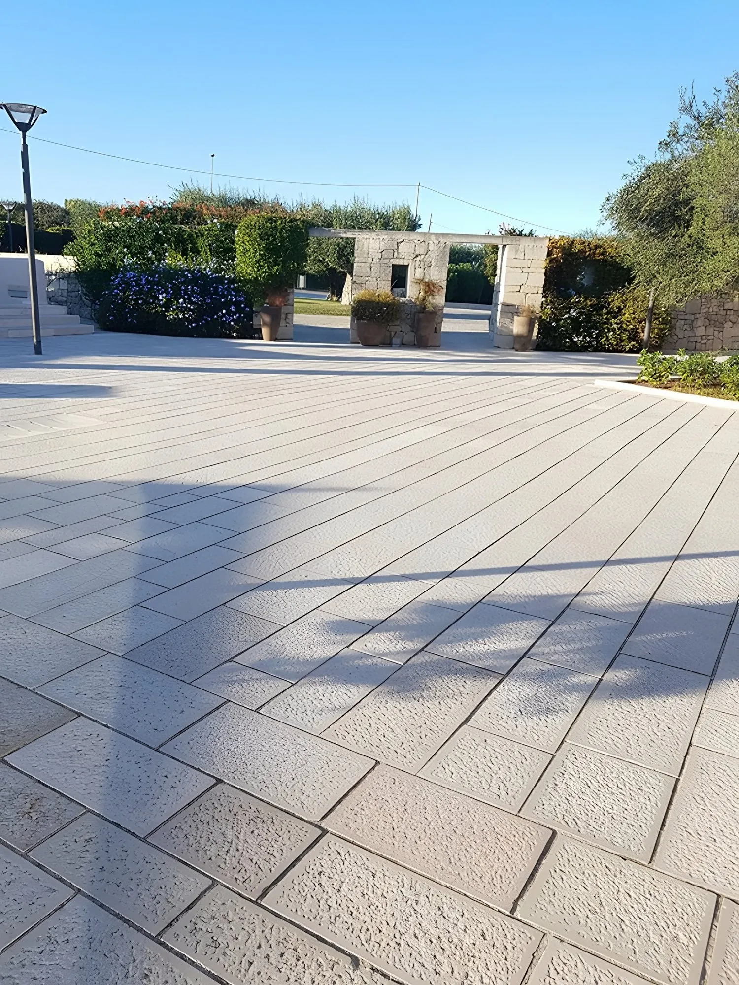 Dalles de pavage bouchardées épaufrées en pierre de Trani