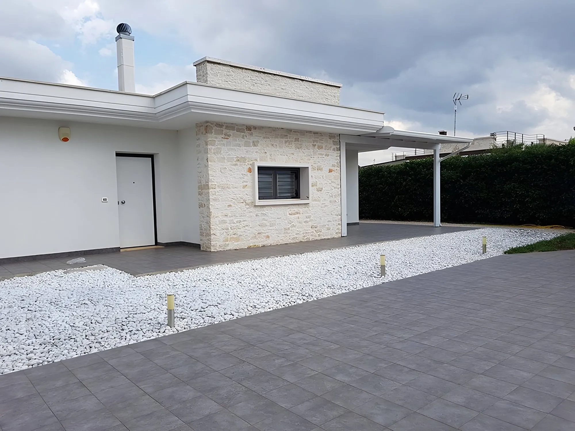 Ciottoli di Carrara e listelli binderi