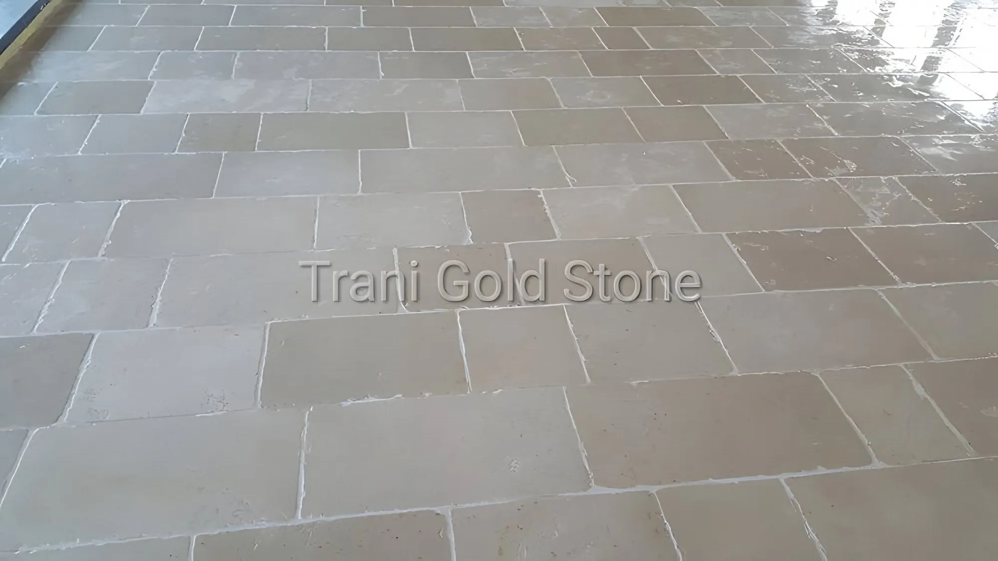 Pavimento pre-levigato anticato