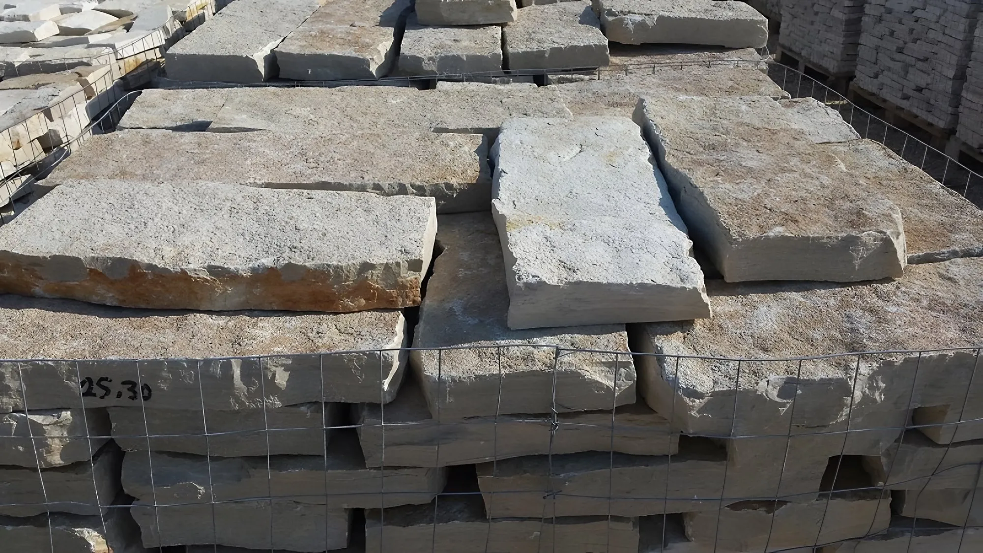 Pavimenti Retrosegati in pietra di Trani per pavimentazioni e rivestimenti
